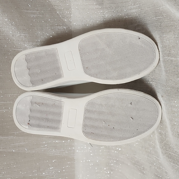 White Low Profile Sneakers (Sz 7) - Picture 5 of 6